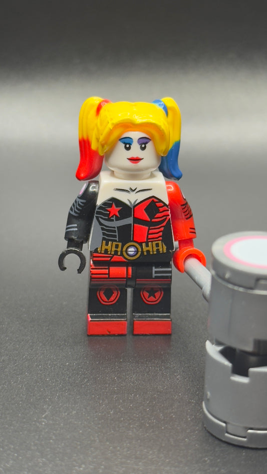 Custom Harley Quinn Minifigure with Hammer – DC Supervillain Brick Figure